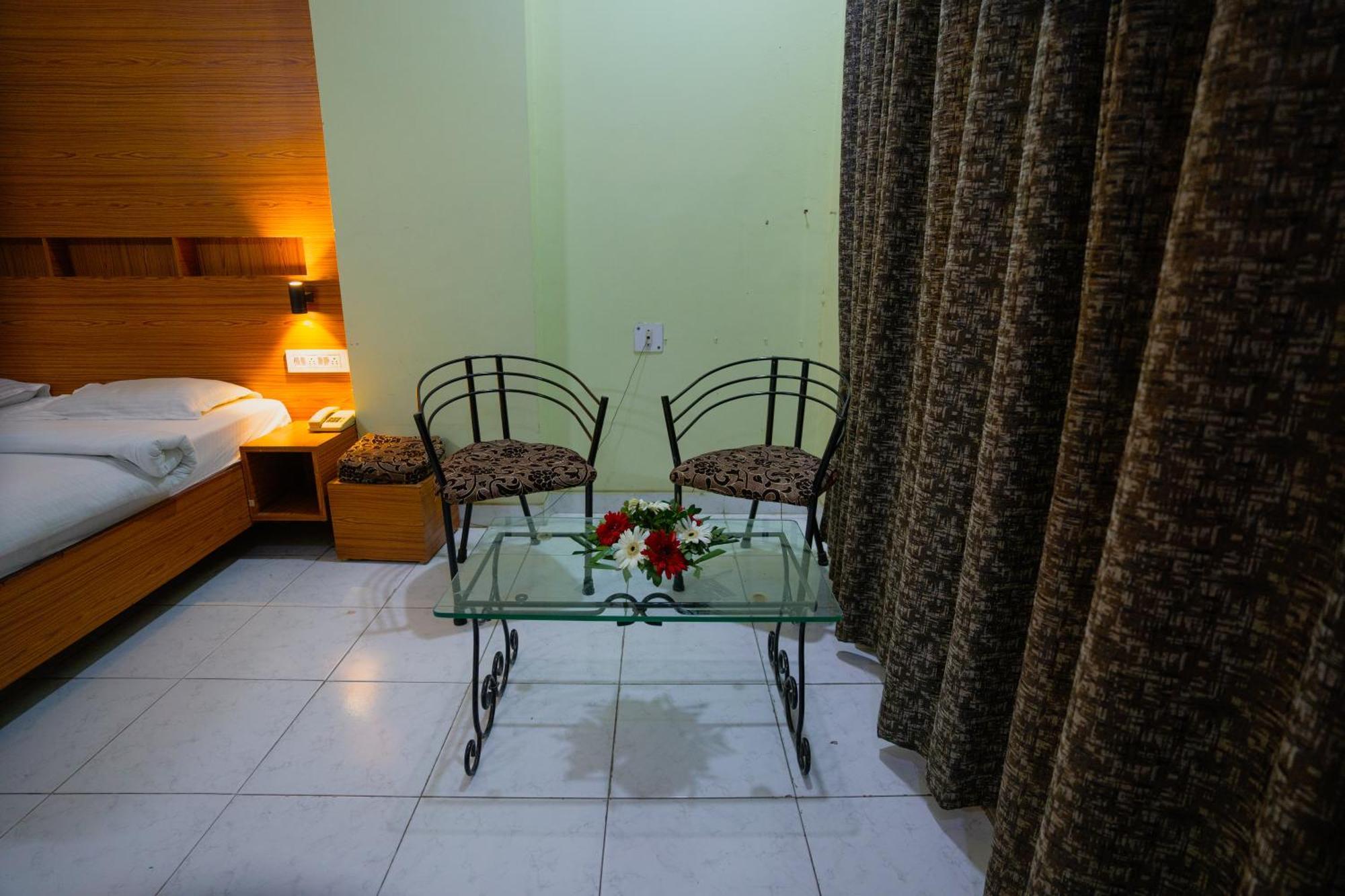 Hotel Girdhar Mahal Indore Luaran gambar