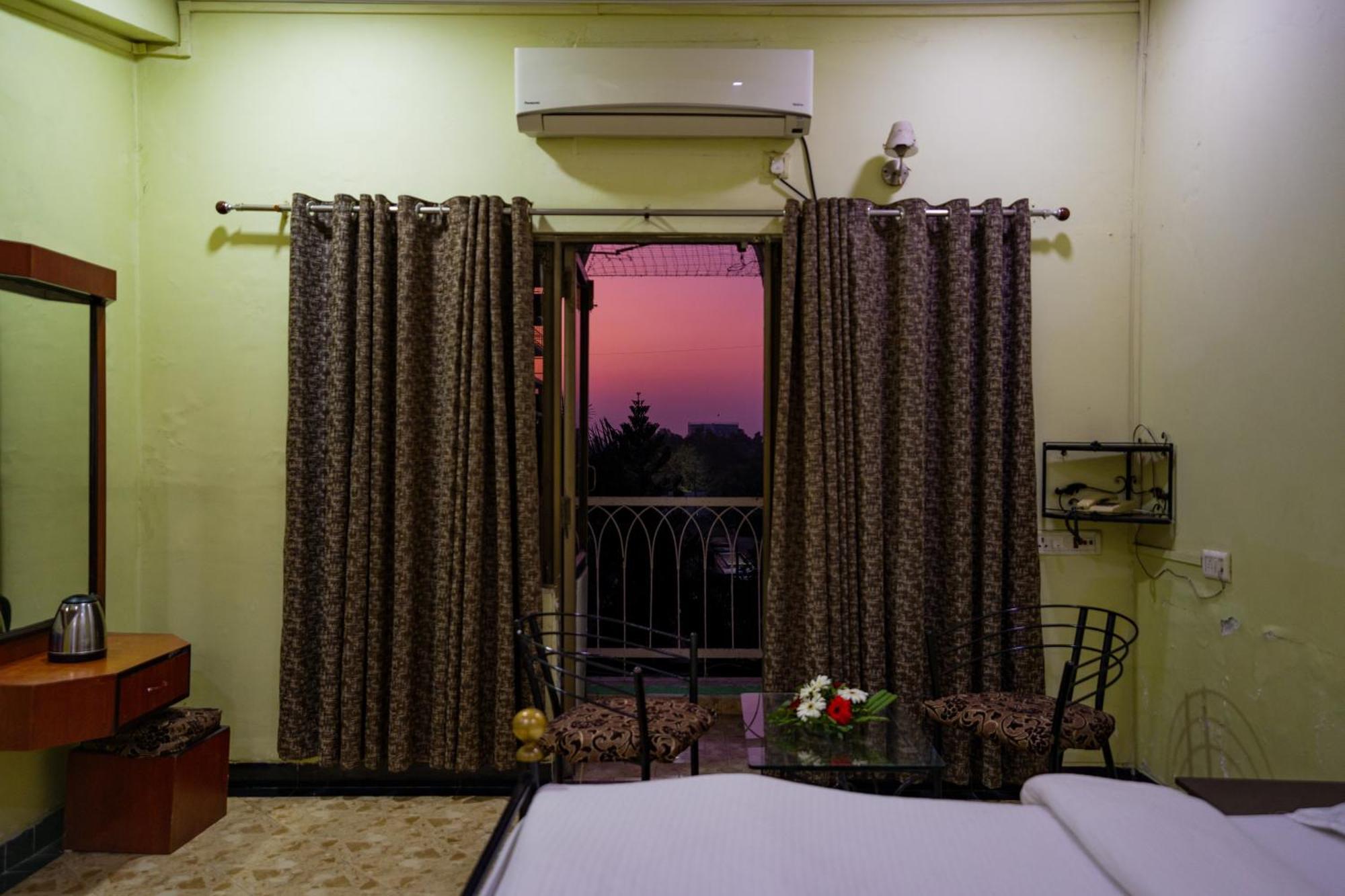 Hotel Girdhar Mahal Indore Luaran gambar