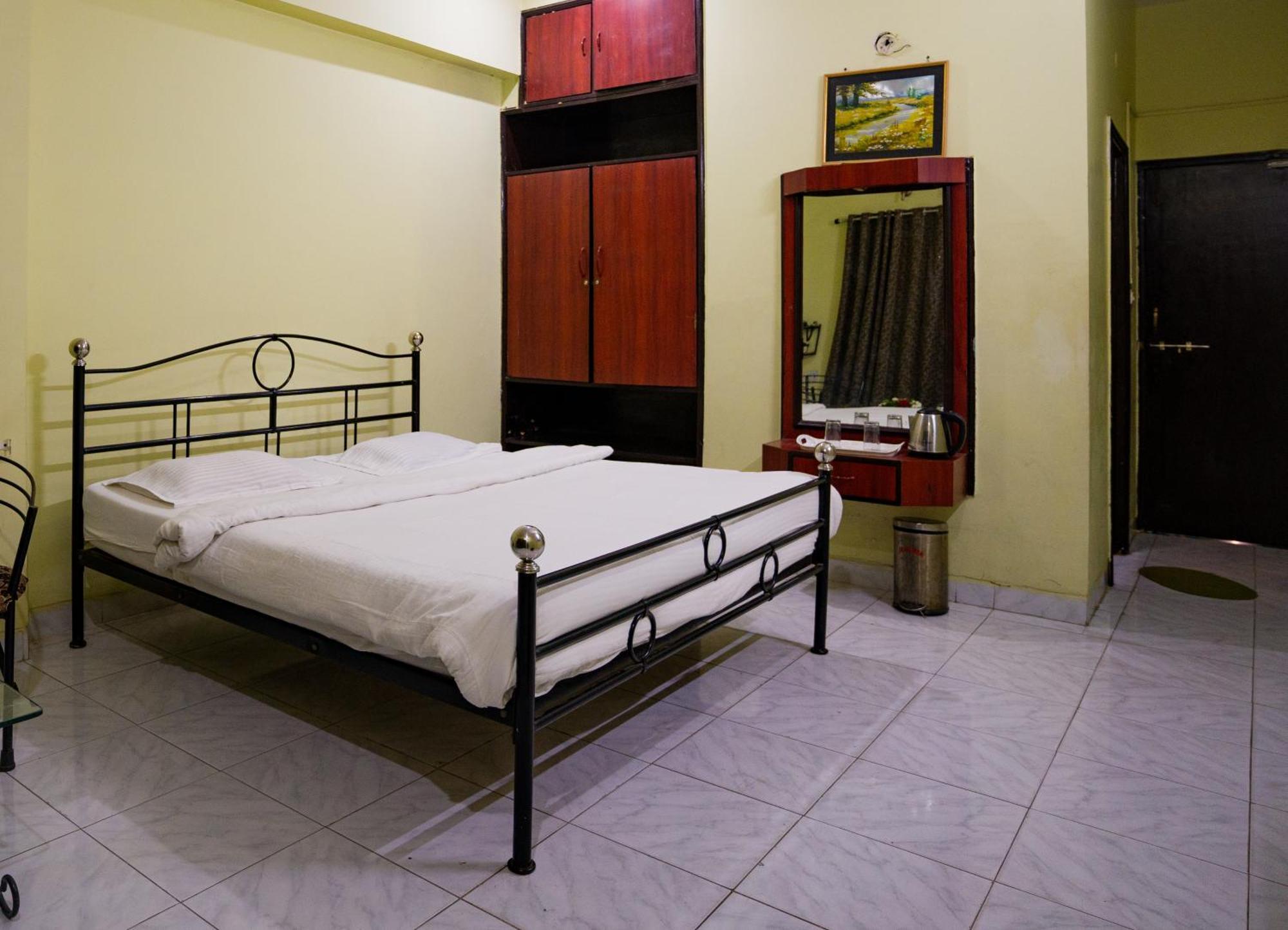 Hotel Girdhar Mahal Indore Luaran gambar
